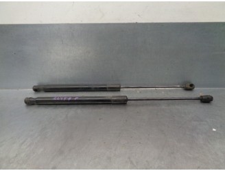 Boot / tailgate strut replacement for Opel Astra H Caravan 1.7 16V CDTi OEM IAM reference 13122695 