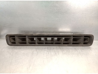 Recambio de molduras delanteras para mercedes-benz clase g (w463) g 500 (463.260, 463.261) referencia OEM IAM A4638318400 A46383