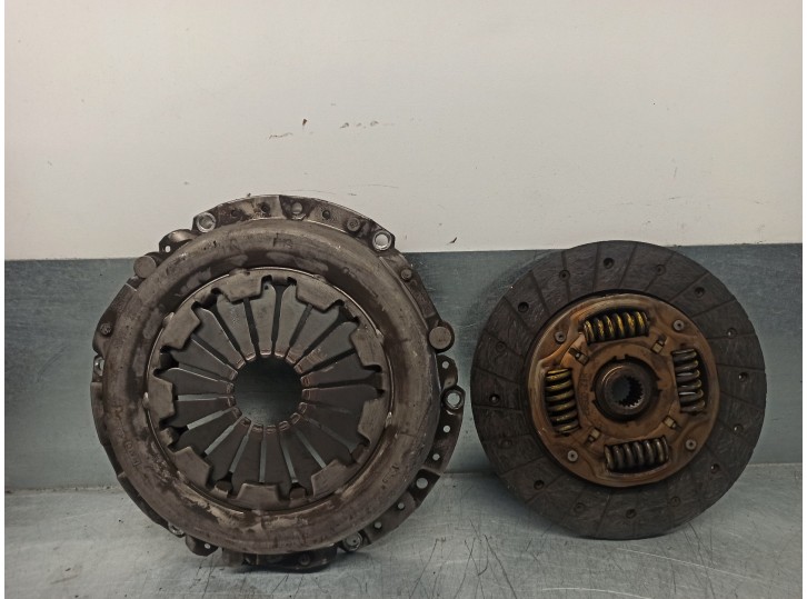 Recambio de kit embrague para kia cerato 1.6 cat referencia OEM IAM 4110028600 VALEO