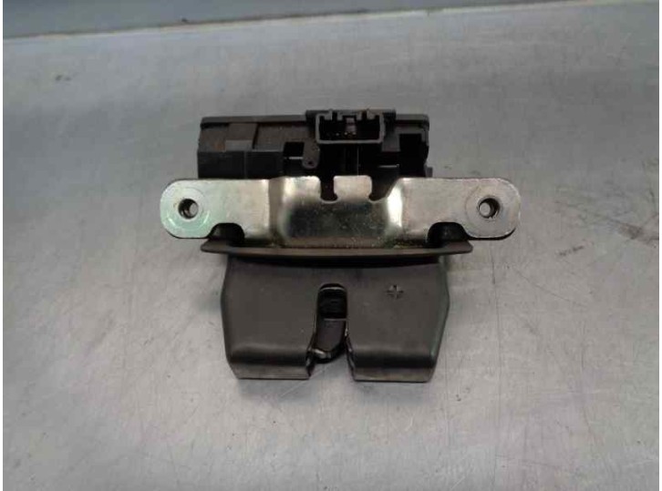 Replacement trunk / tailgate lock for Ford Fiesta (CB1) 1.6 TDCi cat OEM IAM reference 8A61A442A66BC 4 PINS 5 DOORS
