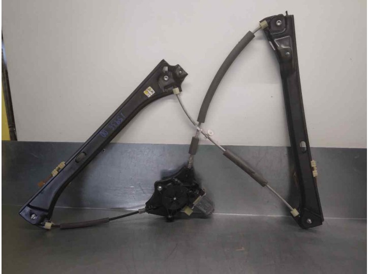 Recambio de elevalunas delantero derecho para skoda superb (3v3) active referencia OEM IAM 5Q0959802B  0130822716 BOSCH