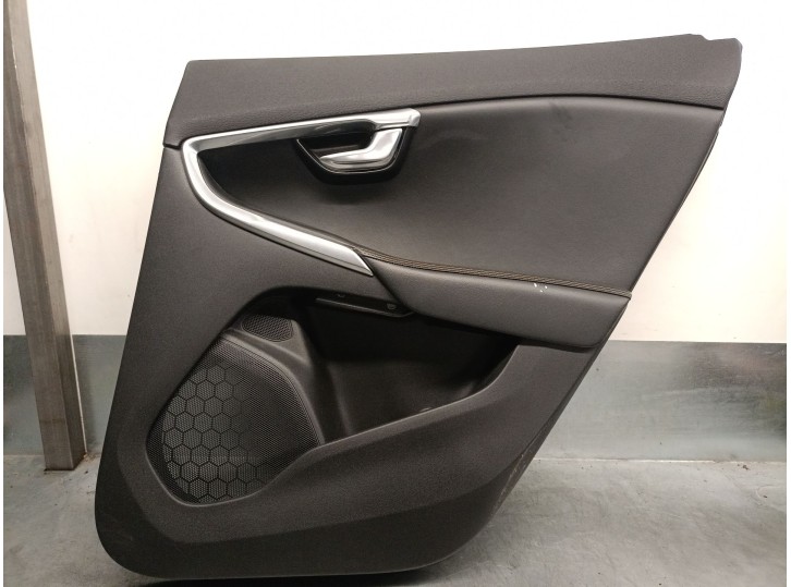Recambio de guarnecido puerta trasera derecha para volvo v40 hatchback (525) d3 referencia OEM IAM 1319941 31407497 