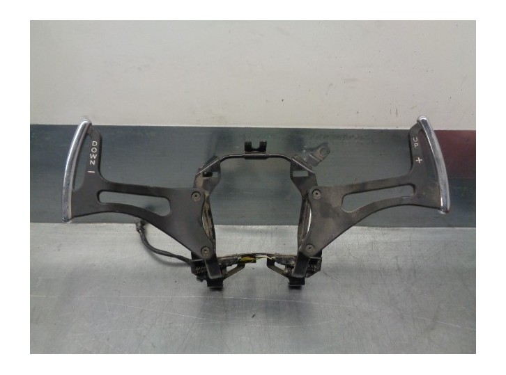 Recambio de mandos palanca de cambio para maserati quattroporte 4.7 v8 cat referencia OEM IAM 000235836  