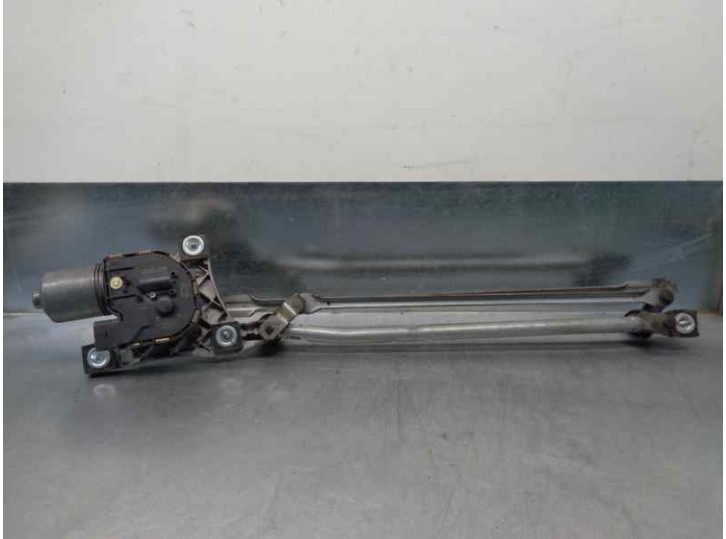 Recambio de motor limpia delantero para volvo v50 familiar 2.0 diesel cat referencia OEM IAM 30698235 0390241650 BOSCH