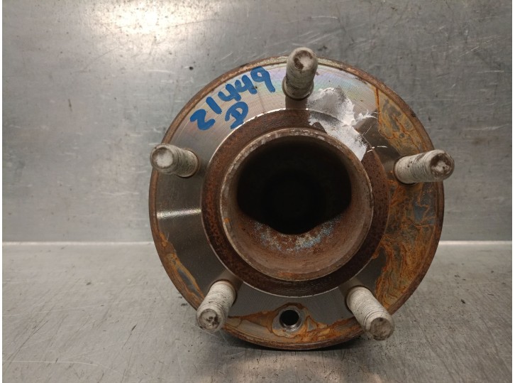 Replacement rear right stub axle for Volvo V40 Hatchback (525) D3 OEM IAM reference 31406755 31406755 