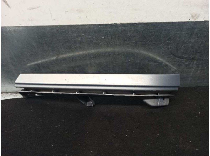 Recambio de cerquillo faro para opel zafira a 2.0 dti referencia OEM IAM 90580651 IZQUIERDO 