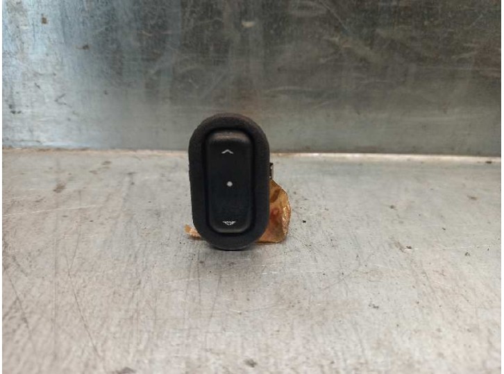 Replacement right front window switch for Opel Zafira A 2.0 DTI OEM IAM reference 90561388 13363100 