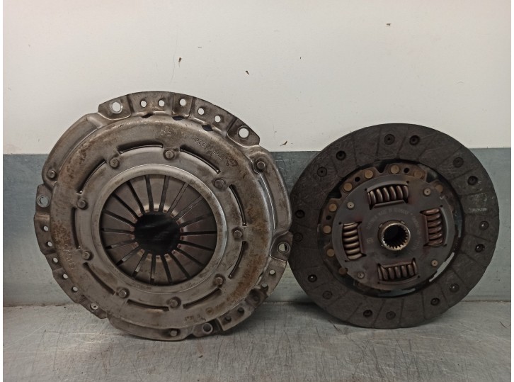 Replacement clutch kit for Volvo 740 Series Sedan/Estate 2.3 OEM IAM reference 3520553 3082204031 SACHS