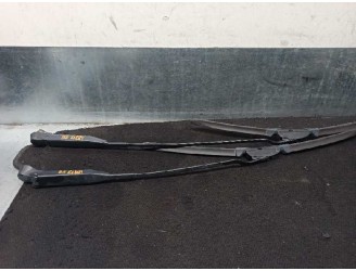 Recambio de brazo limpia delantero izquierdo para opel tigra twin top 1.3 16v cdti cat (z 13 dt / ln9) referencia OEM IAM 091146