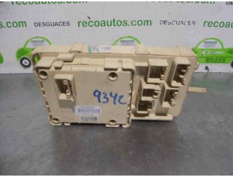 Recambio de caja reles / fusibles para toyota avensis berlina (t25) 2.0 d-cat referencia OEM IAM 82641CA010F 