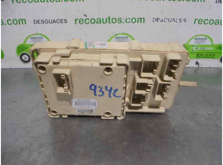 Recambio de caja reles / fusibles para toyota avensis berlina (t25) 2.0 d-cat referencia OEM IAM 82641CA010F 