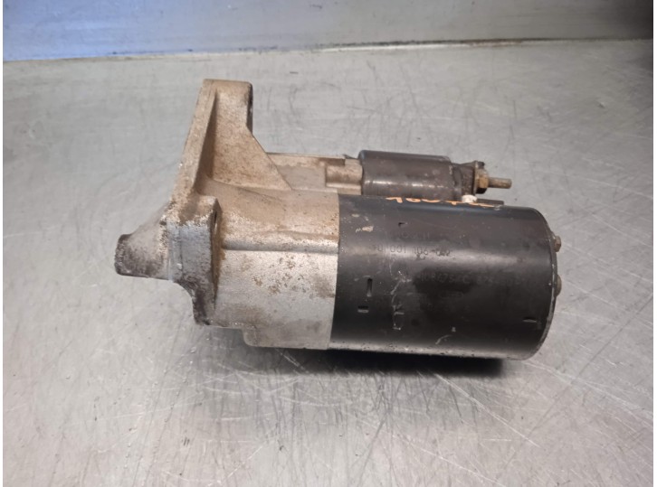 Replacement starter motor for Chrysler Voyager (GS) 2.4 OEM IAM reference 4686107 0001108160 BOSCH
