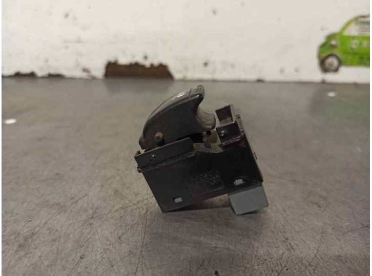 Recambio de mando elevalunas delantero derecho para chevrolet nubira wagon 2.0 diesel cat referencia OEM IAM 621W04790 