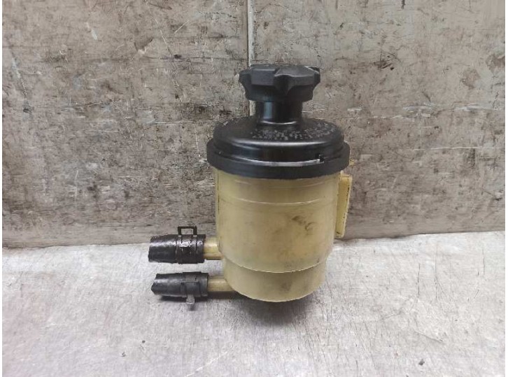 Replacement power steering reservoir for Hyundai Trajet (FO) 2.0 CRDi GLS OEM IAM reference 571503A000 