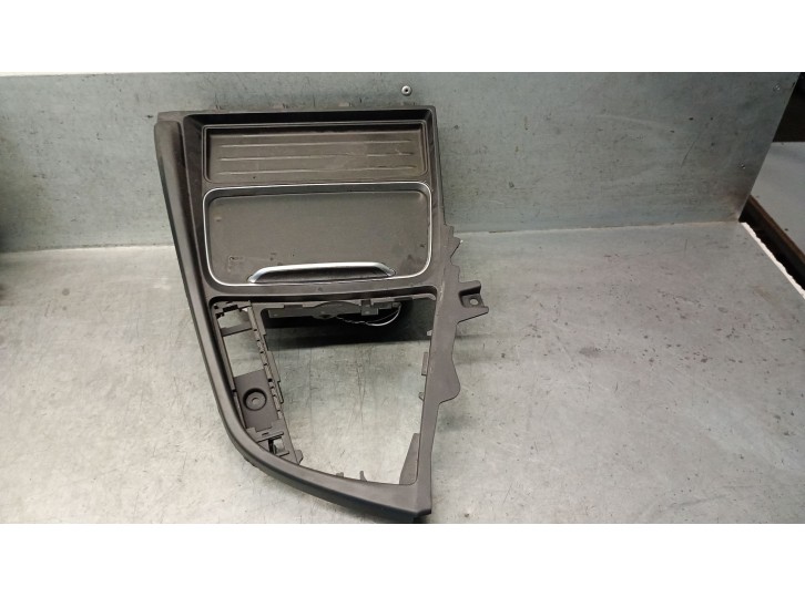 Recambio de consola para bmw 3 (f30, f80) 330 e referencia OEM IAM 51169323675 51169323675 