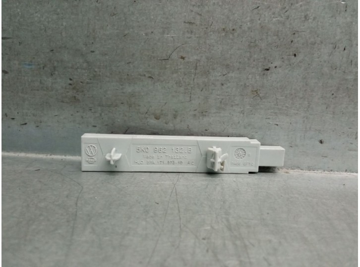Recambio de antena para seat arona (kj7, kjp) 1.0 tsi referencia OEM IAM 5K0962132B 17157310 