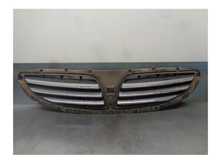 Recambio de rejilla delantera para ssangyong kyron 200 xdi limited referencia OEM IAM 7945109000 