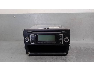 Replacement audio system / CD radio for Volkswagen Golf V Saloon (1K1) 1.9 TDi OEM IAM reference 1K0035156A 