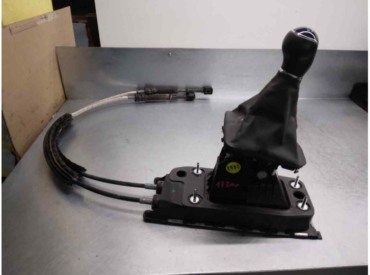 Recambio de palanca cambio para seat arona 1.0 tsi referencia OEM IAM 2Q0711049J 