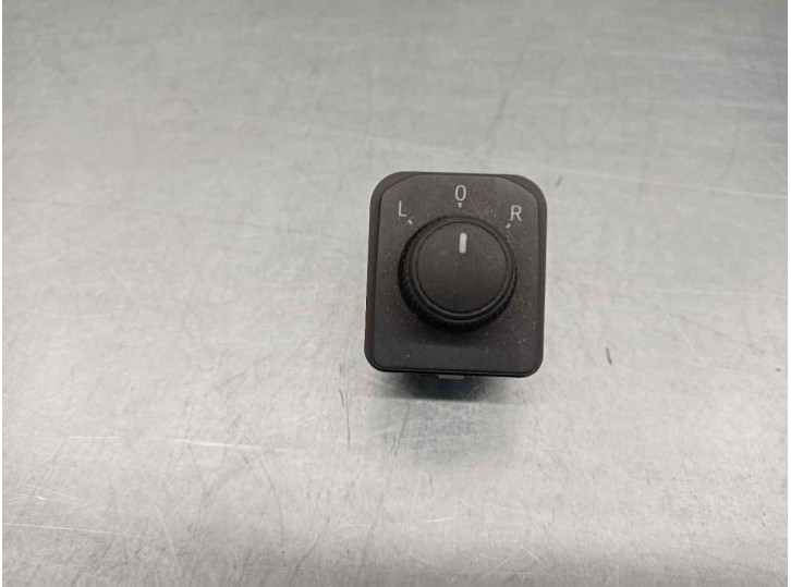 Replacement mirror control switch for Seat Arona 1.0 TSI OEM IAM reference 6F0959566 