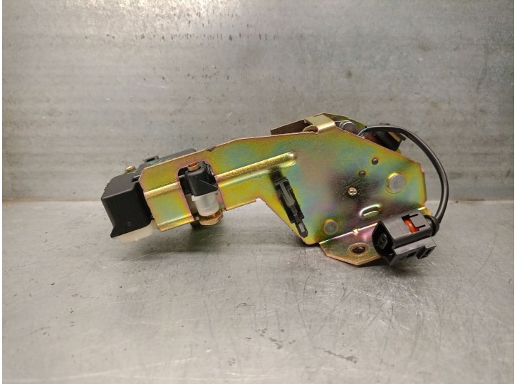 Replacement trunk / tailgate lock for Porsche Cayenne (9PA) 3.2 OEM IAM reference 7L0827506D 