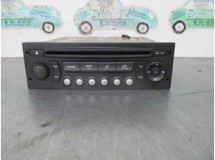 Replacement audio system / CD radio for Citroën C4 saloon SX OEM IAM reference 6579PA 
