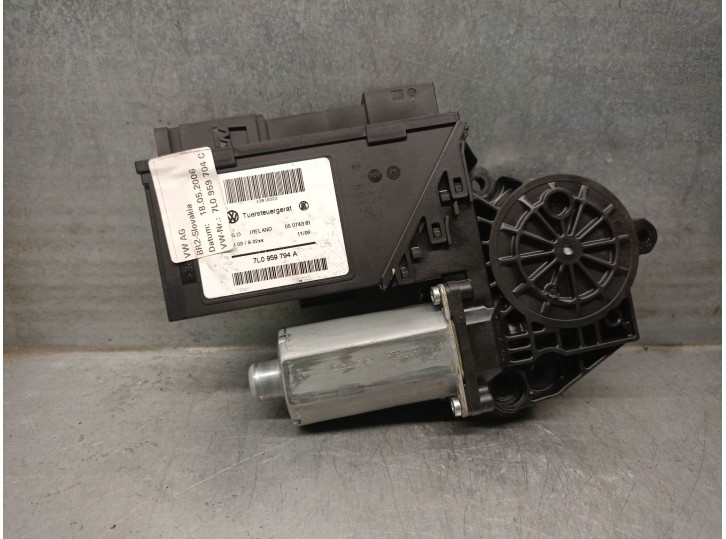 Replacement rear right window regulator motor for Porsche Cayenne (9PA) 3.2 OEM IAM reference 7L0959794A 
