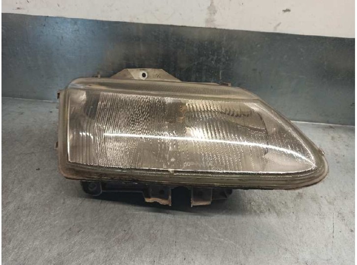 Recambio de faro derecho para renault laguna (b56) 1.8 referencia OEM IAM 7700820119 085313 5 PUERTAS