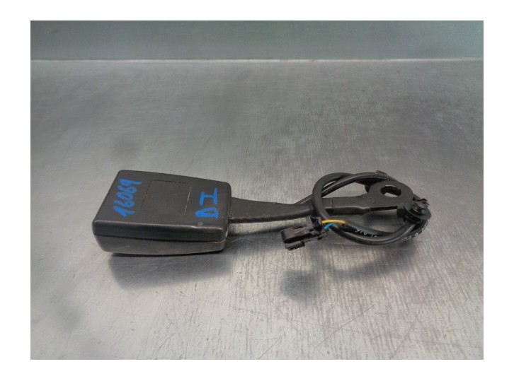 Recambio de enganche cinturon para audi a8 (4e2) 3.0 tdi quattro referencia OEM IAM 4E0857755 2 PIN DEL IZQ.