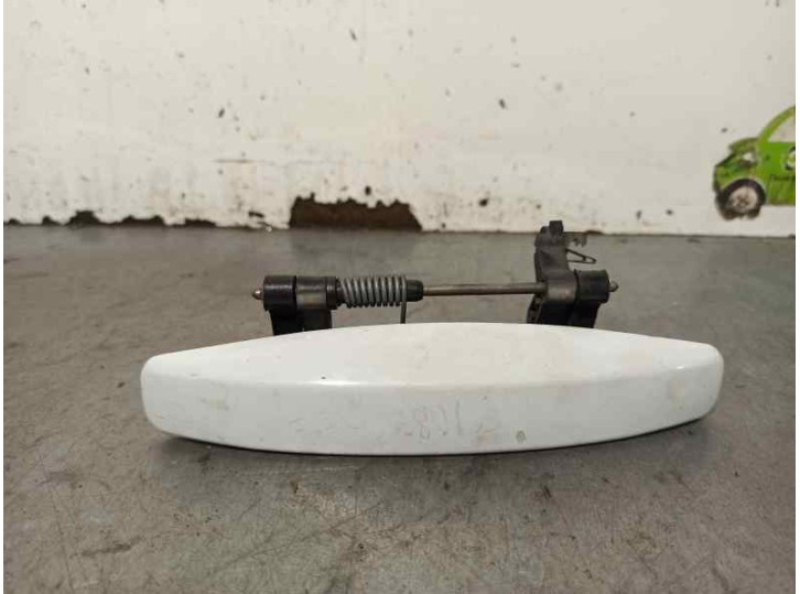 Replacement front left exterior door handle for dacia lodgy 1.6 cat OEM IAM reference 806079580R 5 DOORS