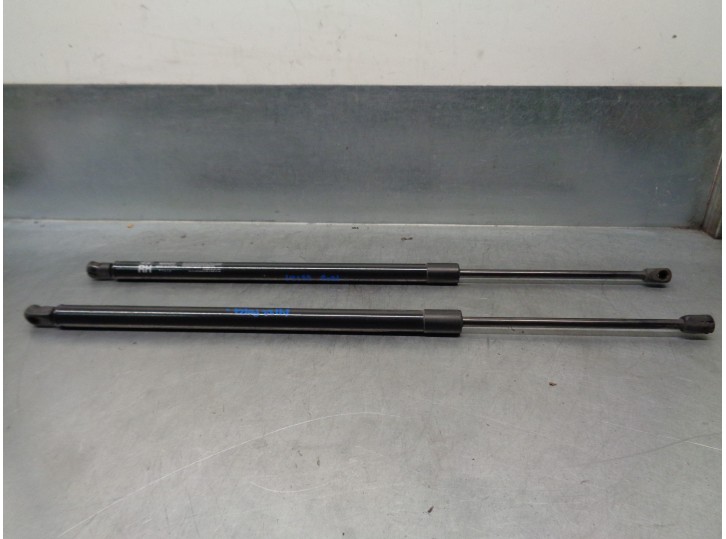 Replacement trunk / tailgate dampers for Hyundai i40 CW 1.7 CRDi cat OEM IAM reference 817803Z000 