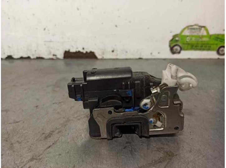 Replacement rear right door lock for Dacia Lodgy 1.6 CAT OEM IAM reference 825020953R 2 PINS 5 DOORS