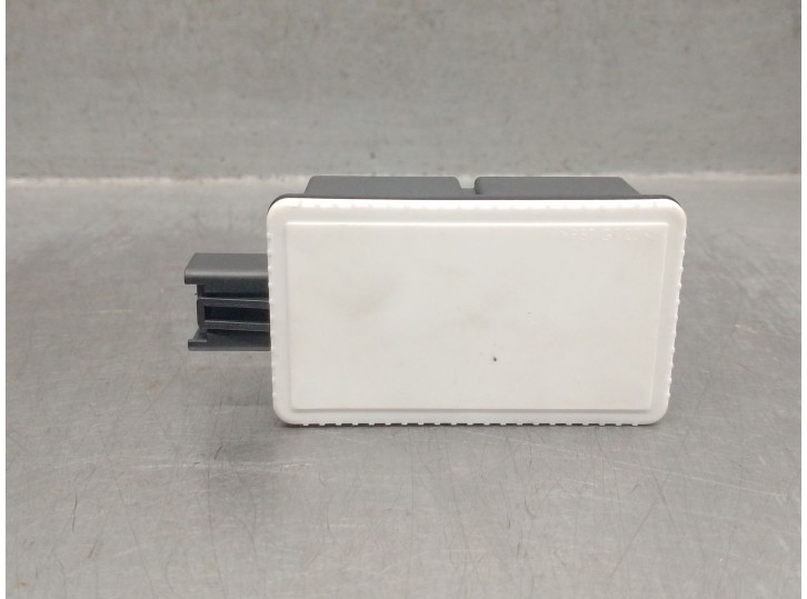 Replacement central locking unit for Volvo V40 Hatchback (525) D2 OEM IAM reference 31419137 S180036003L CONTINENTAL