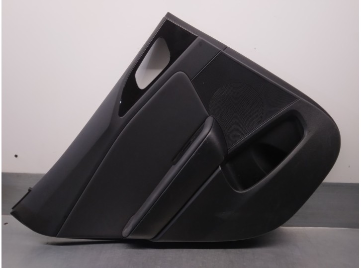 Recambio de guarnecido puerta trasera izquierda para kia xceed 1.4 tgdi cat referencia OEM IAM 83301J7832DQB 