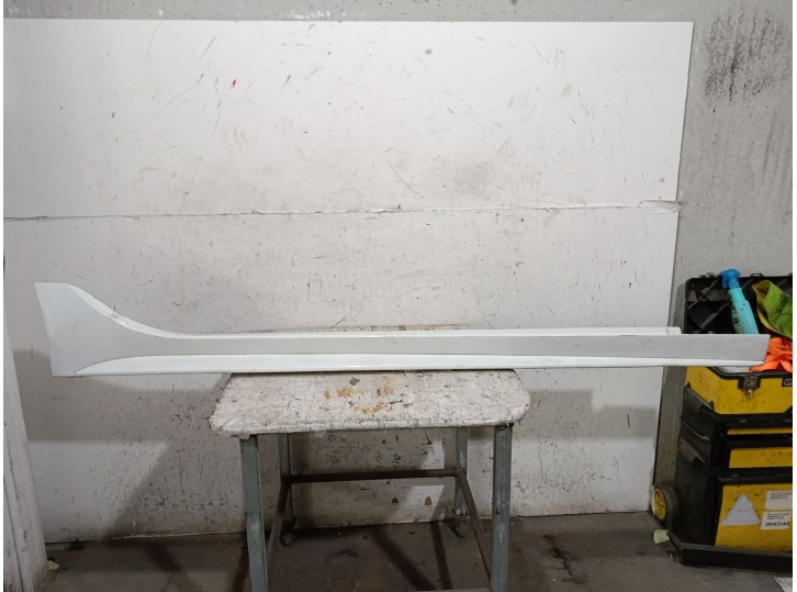 Recambio de faldon lateral para jaguar xe (x760) 2.0 d referencia OEM IAM T4N18959LML T4N18959LML 