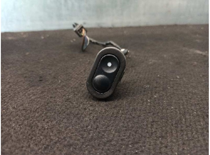 Recambio de mando elevalunas delantero derecho para opel corsa b 1.7 diesel referencia OEM IAM 
