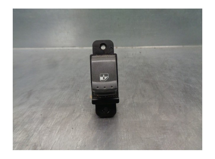 Recambio de mando elevalunas trasero derecho para ssangyong kyron 200 xdi limited referencia OEM IAM 8584009000HCC  