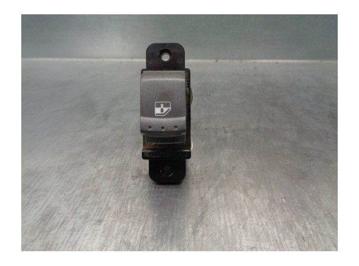 Recambio de mando elevalunas delantero izquierdo para ssangyong kyron 200 xdi limited referencia OEM IAM 8584009000HCC  