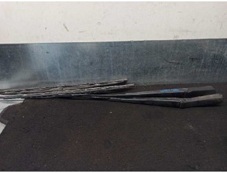 Recambio de brazo limpia delantero derecho para opel zafira a elegance referencia OEM IAM 90582558  