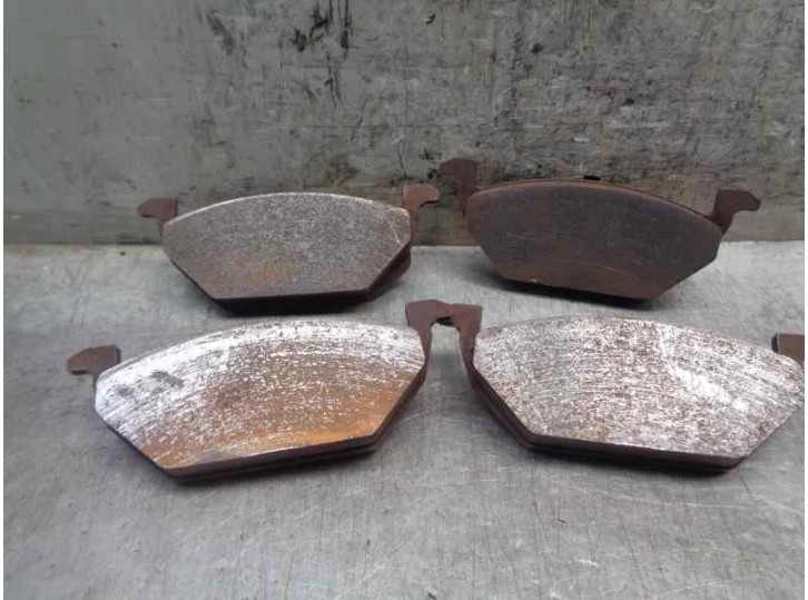 Recambio de pastillas de freno para volkswagen polo (9n1) 1.4 16v referencia OEM IAM 