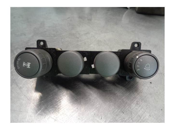 Recambio de mandos salpicadero para ssangyong kyron 200 xdi limited referencia OEM IAM 8530109520 