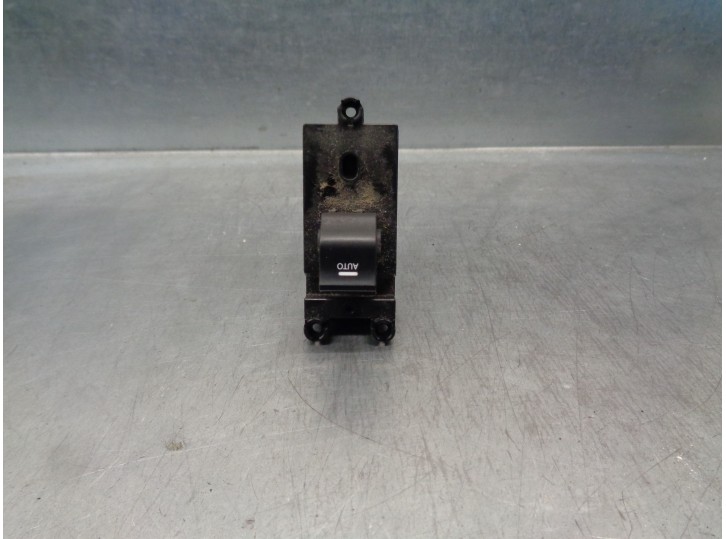Recambio de mando elevalunas delantero derecho para hyundai i40 cw 1.7 crdi cat referencia OEM IAM 935753Z000 
