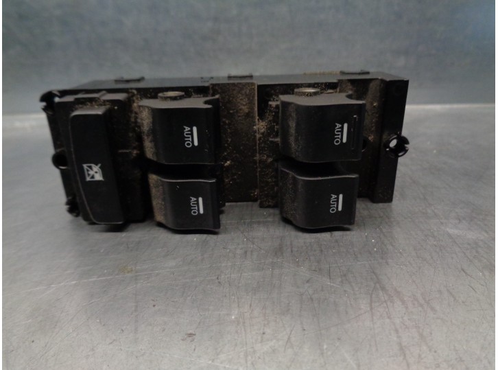 Recambio de mando elevalunas delantero izquierdo para hyundai i40 cw 1.7 crdi cat referencia OEM IAM 935703Z300 