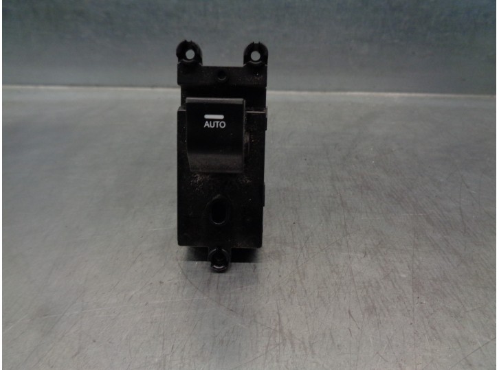 Replacement rear right window regulator switch for Hyundai i40 CW 1.7 CRDi CAT OEM IAM reference 935803Z0504X 