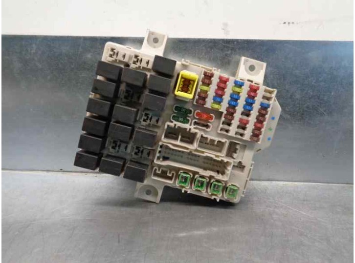 Recambio de caja reles / fusibles para mitsubishi colt berlina 5 (z30a) 1.1 cat referencia OEM IAM MN108319  