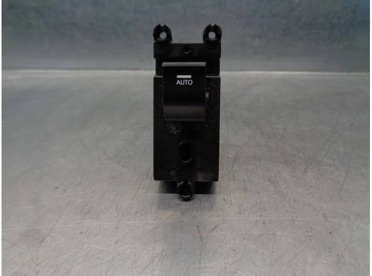 Replacement rear left window regulator switch for Hyundai i40 CW 1.7 CRDi CAT OEM IAM reference 935803Z0004X 