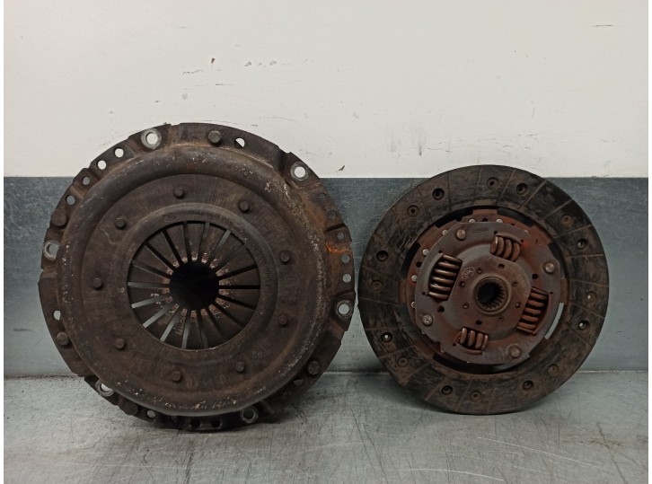 Replacement clutch kit for Lancia Dedra Berl. 1.9 Turbodiesel OEM IAM reference 5890853 322015010 LUK
