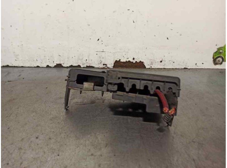 Recambio de caja reles / fusibles para opel corsa d 1.3 16v cdti referencia OEM IAM 13185559 