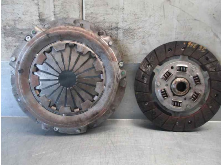 Replacement clutch kit for Dacia Lodgy 1.6 cat OEM IAM reference C0584707 584706 VALEO