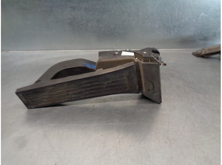 Recambio de potenciometro pedal para hyundai i40 cw 1.7 crdi cat referencia OEM IAM 327003Z000 327263Z000 